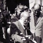 Menéndez Pidal, en el centro, junto a Charlton Heston durante el rodaje de la película El Cid (1961)