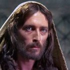 Robert Powell tenía 33 años cuando interpretó el gran papel de su carrera.