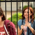 Escena de «Unplanned» en la que Abby Johnson (interpretada por Ashley Bratcher), después de dejar Planned Parenthood, intenta convencer a una madre, a las puertas del abortorio en el que trabajó, para que no aborte.