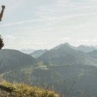 La libertad del dominio de uno mismo, y la confianza en el Amor de Cristo que abre a la eternidad...