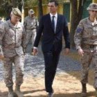 El presidente español, Pedro Sánchez, visitando a los mandos militares españoles en Mali, África