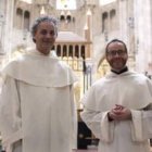 Los dominicos Félix Hernández, pintor, y Antonio Praena, escritor y poeta premiado, hablan de su libertad creativa y su lazo con lo espiritual