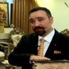 El ministro Abdoka, encargado de Transportes en el Gobierno del Kurdistán iraquí, es cristiano y juró sobre una Biblia dañada por ISIS.