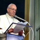 La familia debe ser custodiada y protegida, es un tesoro, dijo el Papa al rezar por ella.
