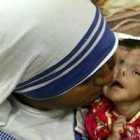 Miles de niños con discapacidades de toda clase son atentidos por las Misioneras de la Caridad de la Madre Teresa de Calcuta, y muchos son adoptados por familias que dan y reciben un amor que lo compensa todo.