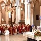 Momento en el que, tras leerse la proclamación de las beatas, fue descubierta su imagen en la catedral de la Almudena de Madrid.