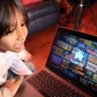 Un niño ante una pantalla siempre es un riesgo, pero en Famflix ningún contenido es peligroso