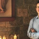 Allen Hooreh, con su rosario - de origen iraní, pero sin religión de niño, exploró el mundo de la meditación... y luego el cristianismo