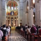Los seminaristas de los Redemptoris Mater de Madrid y Portugal, este martes en la catedral de la Almudena