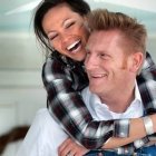 Joey y Rory eran un dúo musical de éxito y un matrimonio feliz... llegó una niña con down y un cáncer mortal... pero la música y la sonrisa no se fueron