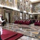 El Papa se dirige a los juristas de la Rota Romana, pidiendo que toda la Iglesia apoye a los matrimonios de forma permanente