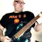 Vicente Esplugues es sacerdote de Verbum Dei y un entusiasta del heavy metal