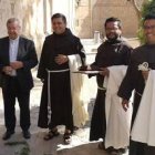 Los nuevos franciscanos llegados a Petra, junto al obispo de Mallorca, Sebastián Taltavull