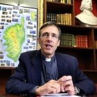 Monseñor Germay fue sacerdote en Toulouse. Tiene 58 años y es obispo de Ajaccio desde 2012.