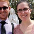 Christopher, su esposa Kristin y sus dos hijos: toda la familia se bautizó esta Pascua en Florida.