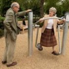Ahora los parques de juegos ya no se hacen para niños, sino para ancianos...  España pierde su población