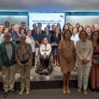 Foto de familia con las entidades favorecidas con estos fondos solidarios / Banco Sabadell