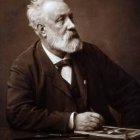 Julio Verne, en una fotografía de su época madura... su libro El Conde de Chanteleine tardó 130 años en ser publicado como tal en Francia