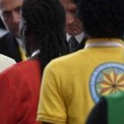 El Papa se ha dirigido a miles de jóvenes de distintas religiones en un gran estadio de Maputo