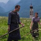 La naturaleza bella, el hombre y la mujer, la iglesia que apunta al cielo... y las guadañas que presagian la muerte... Malick en estado puro