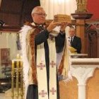 Pa Peter Petene es sacerdote católico de etnia maorí y deán en la catedral de Auckland - uno de cada 10 neozelandeses se declara católico