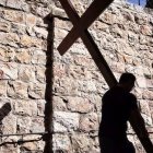 Dios no pone a sus hijos ante sufrimientos que no puedan sobrellevar y es siempre Su ayuda la que permite sobrellevarlos, dice el sacerdote Luis Moya.