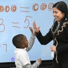 Dilia Samadova ya es maestra en prácticas en una escuela católica... huyó de Tayikistán en 2011 y dos años después conoció a Cristo