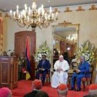 Francisco en la recepción con las autoridades de Isla Mauricio y su cuerpo diplomático