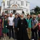 El padre Alejandro, en el centro de la imagen junto con un grupo de católicos de rito bizantino