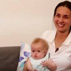 Tatiana con su hija menor, María José, que nació una vez que ya había fallecido su marido Facundo