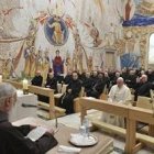 Raniero Cantalamessa, capuchino predicador de la Casa Pontificia, inició las meditaciones de Adviento con la figura de la Virgen María