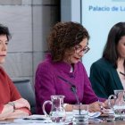 De izquierda a derecha las ministras Celaá, María Jesús Montero e Irene Montero, durante la rueda de prensa tras el Consejo de Ministros