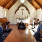 Numerosos centros cristianos amparan cursos y sesiones de espiritualidad zen, budismo, yoga, reiki, «mindfulness»... La imagen corresponde a una iglesia episcopaliana en California.