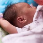 Una niña recién nacida... cuando María Elena tuvo a su hija en brazos, juró cuidarla siempre; el bebé la hizo crecer como persona