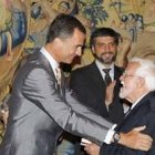 Bartomeu Melià recibe del entonces Príncipe Felipe - hoy rey Felipe VI- el Premio Bartolomé Las Casas de 2010... ahora se encontrará con el Rey de Reyes