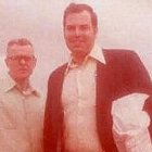 James Miller, con chaqueta, vestido de civil... era hermano de La Salle, y ahora beato por la vía del martirio