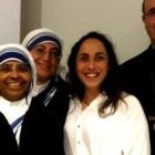 El obispo Munilla, de San Sebastián, con María "la del Himalaya" y unas Misioneras de la Caridad... el obispo y María son dos de los Premios ReL 2019