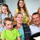 Colin Brazier, con su familia al completo. Su esposa Joanna falleció de cáncer hace un año.