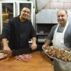 Peter y Eli Hosh son dos hermanos cristianos de Belén, que no quieren abandonar su ciudad