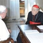 El cardenal Casaroli, en una audiencia con Francisco. Tenía 95 años.