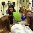 Implantación de un bloqueador de la pubertad en una niña biológica de 12 años, en 2017, en un hospital californiano. Imagen: vídeo NBC Bay Area.