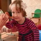 Bridget, con Marina Boyko, la enfermera que la ha cuidado desde que nació.