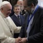 Alfonso Bullón de Mendoza, del CEU, felicita al Papa Francisco por sus 50 años como sacerdote