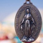 La Medalla Milagrosa quedó intacta pese al fuego