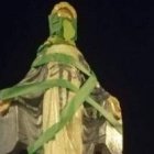 Las feministas abortistas de Ecuador amordazaron esta Virgen del centro de Quito... ¿No quieren que hable la Mujer más influyente de la historia?