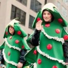 Vestidos de abeto en el desfile de Santa Claus de Toronto