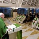 El Papa Francisco usó el libro de Ageo, de la misa del día, para predicar contra la tibieza espiritual
