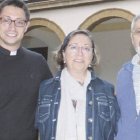 Domnino Martínez y Mari Cruz, matrimonio asturiano misionero en Túnez, con su hijo David, sacerdote en Costa de Marfil