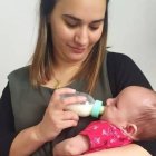 Fátima fue acogida en un hogar de Cáritas un día antes de dar a luz y tres antes del confinamiento / Cáritas Madrid