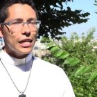 Mustapha, criado como musulmán, se convirtió pese a la oposición de su familia, y ahora es sacerdote en Francia